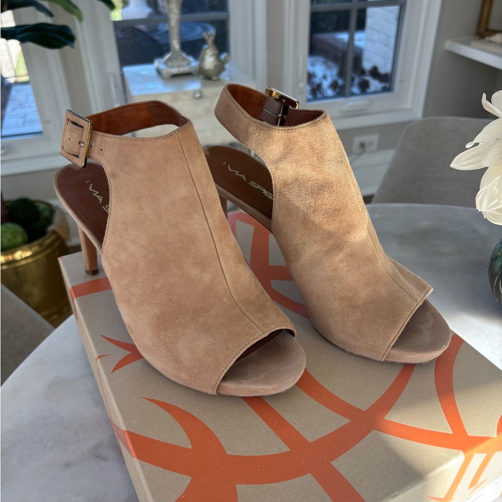 Via Spiga suede heels. Size 8